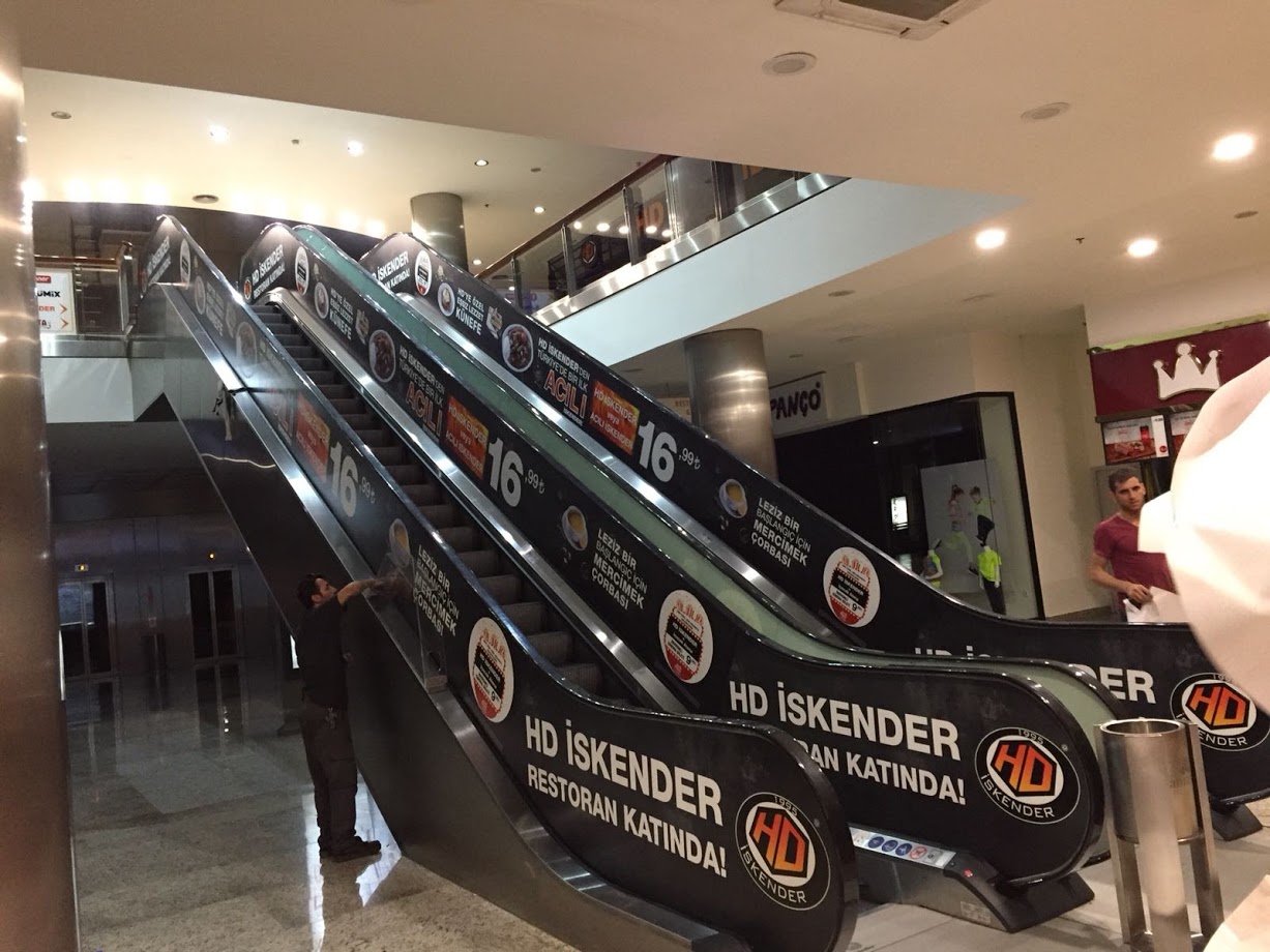 YÜRÜYEN MERDİVENE FOLYO BASKI UYGULAMASI